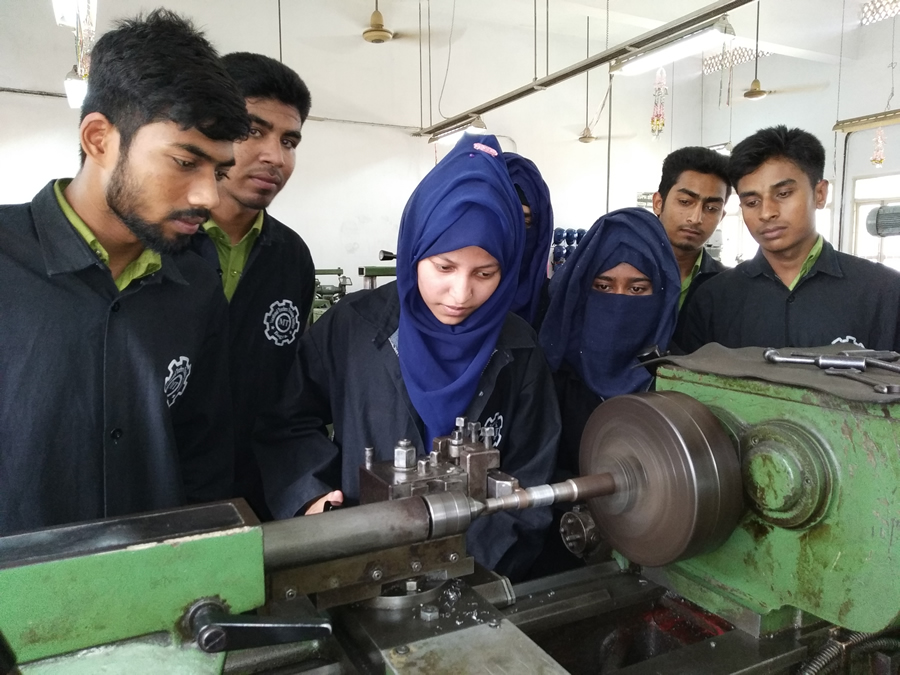 Course Image Perform Lathe Operations (Basic)